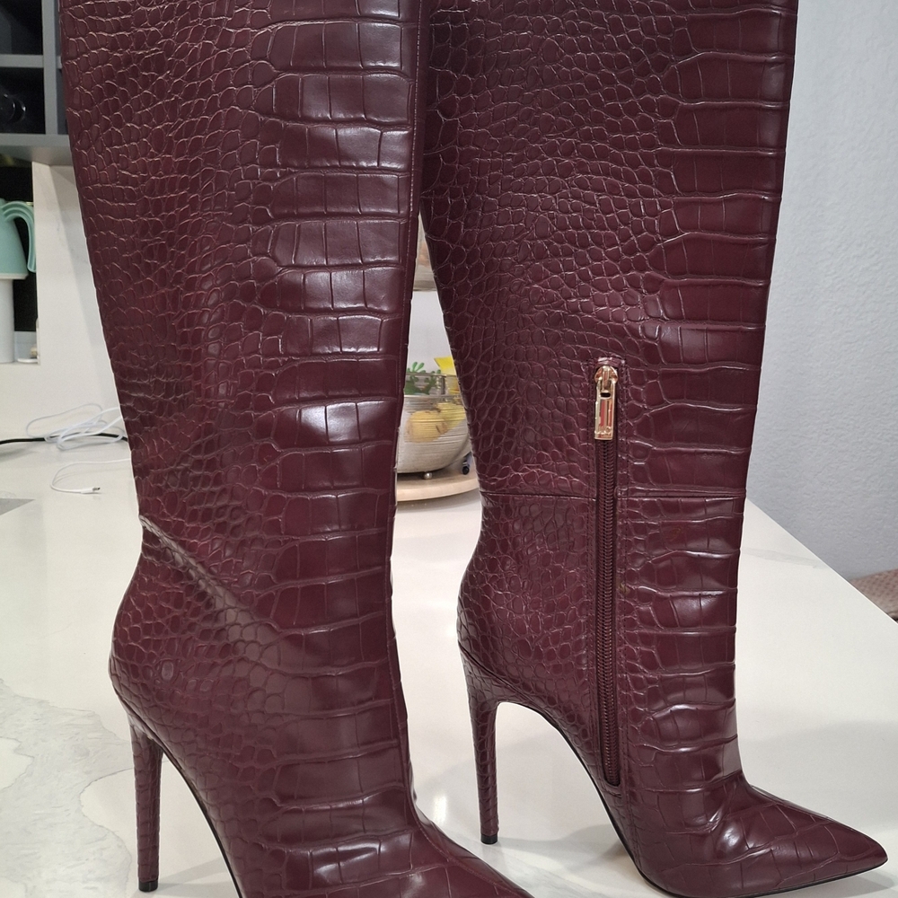 Jennifer Lopez Elegant Burgundy Croc-Embossed Knee-High Boots